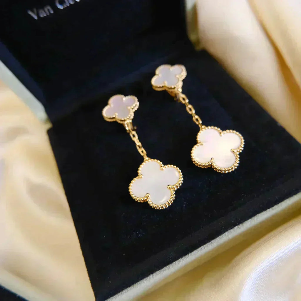 VCA CLOVER 2 MOTIF WHITE MOP EARRINGS