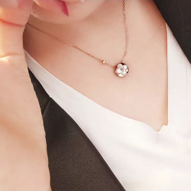 LOUIS VUITTON SUN MOP GOLD 1 DIAMOND NECKLACE