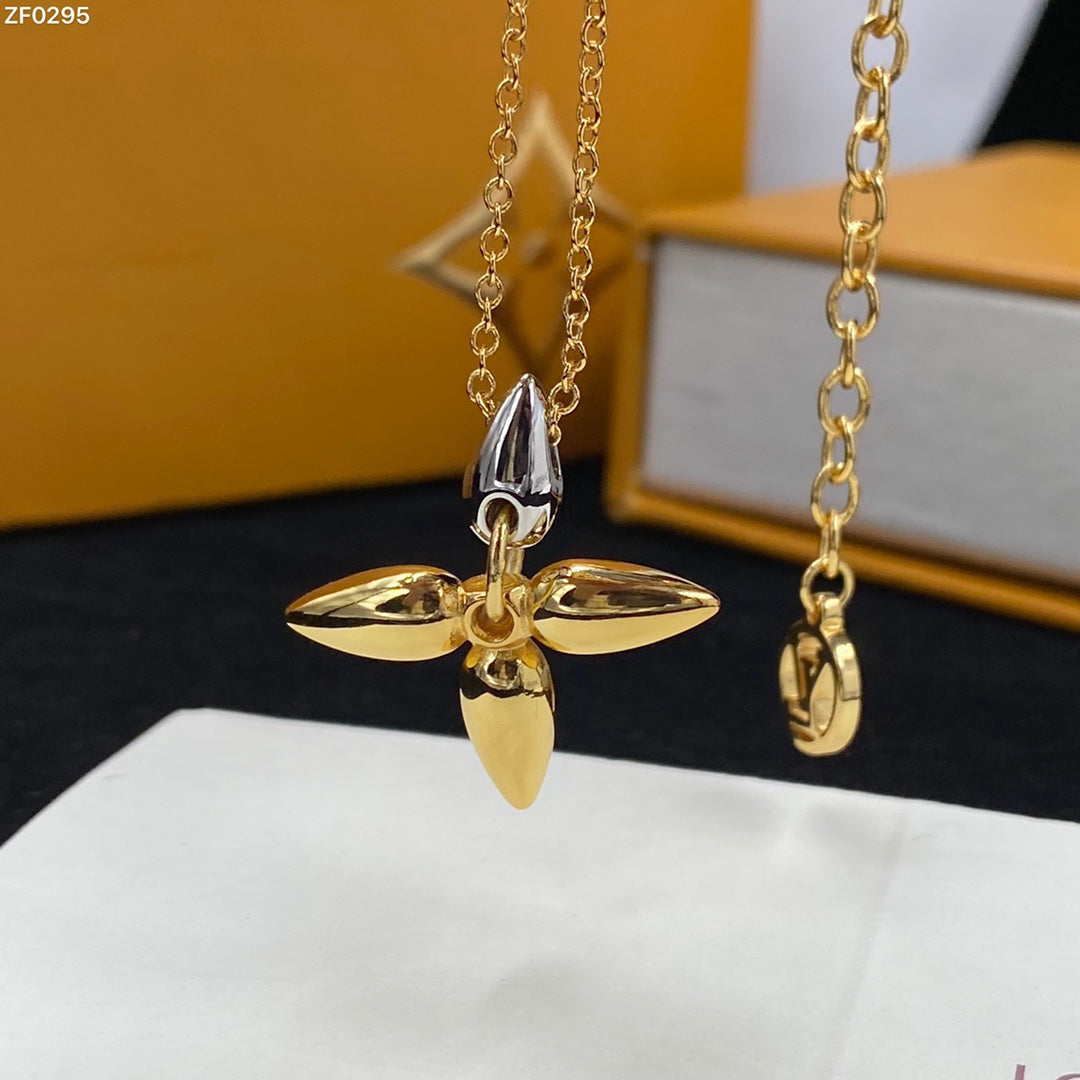 LOUIS VUITTON LOUISETTE PEDANT GOLD NECKLACE
