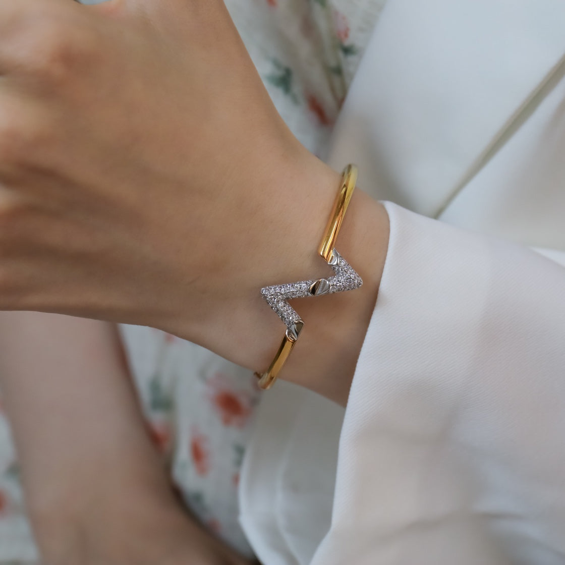 LOUIS VUITTON VOLTE UPSITE DOWN GOLD DIAMOND BRACELET