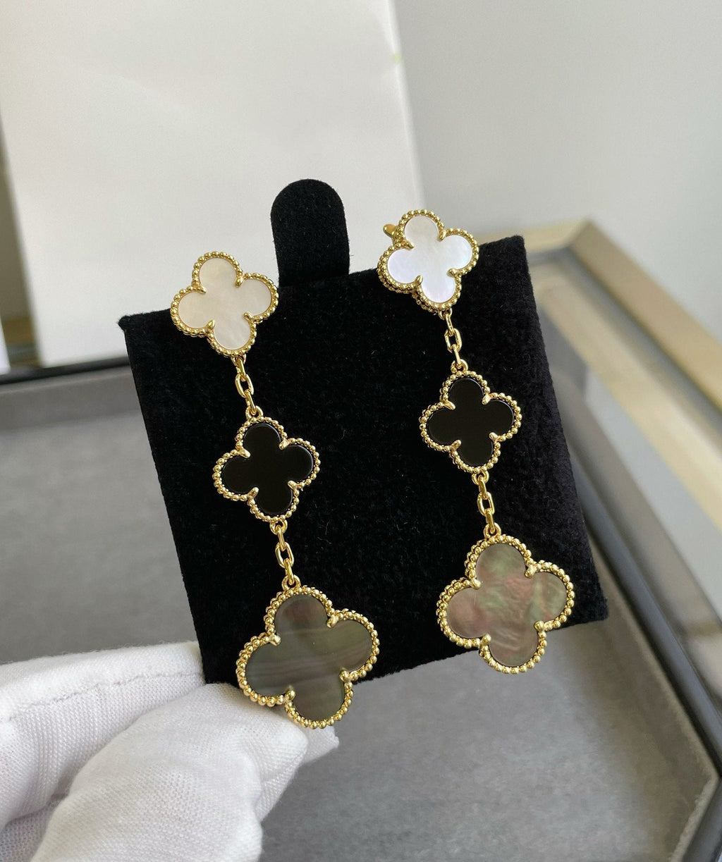 VCA CLOVER 3 MOTIF MOP ONYX DARK MOP PINK GOLD EARRINGS