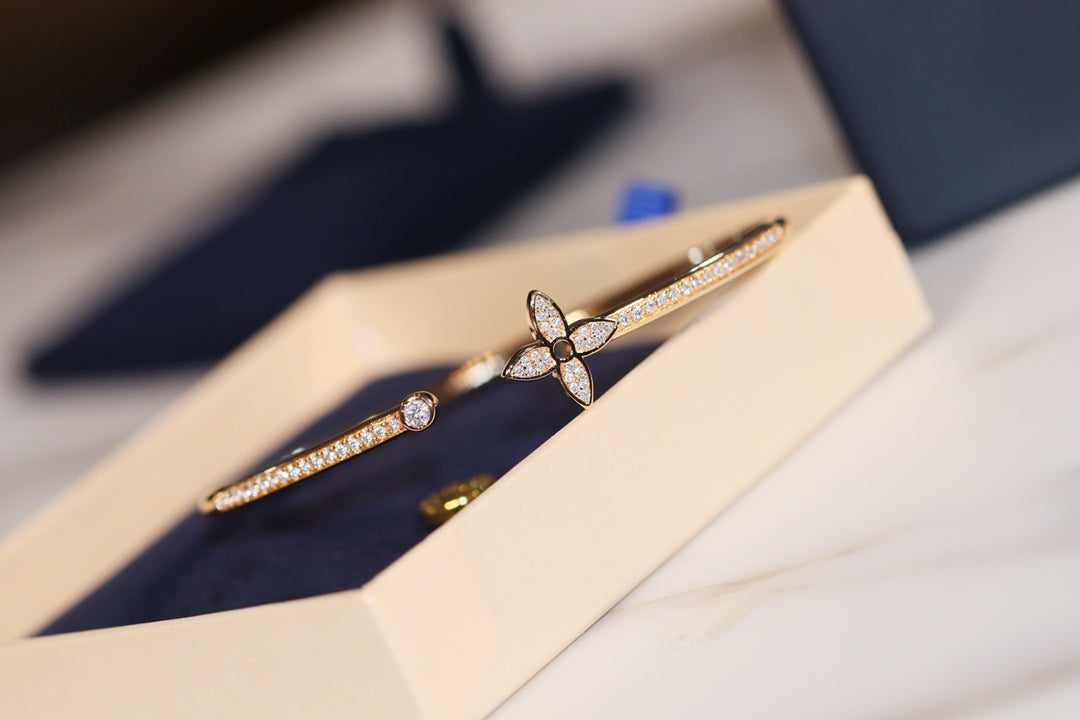 LOUIS VUITTON IDYLLE GOLD OPEN BRACELET DIAMOND PAVED