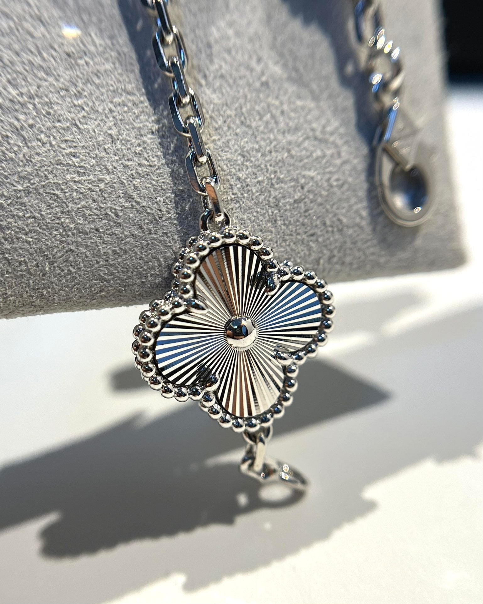 VCA CLOVER 5 MOTIF LASER BRACELET COLLECTION