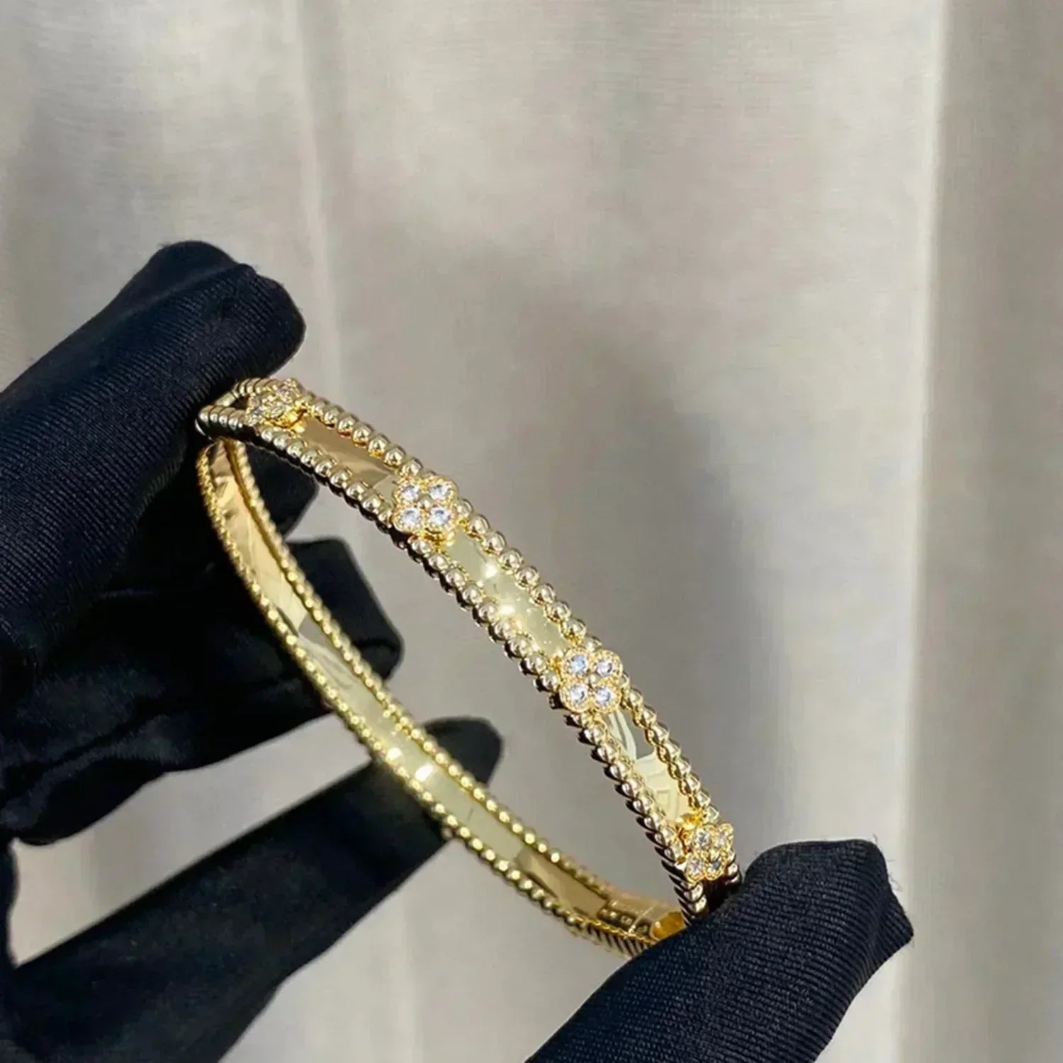 VCA CLOVER BRACELET 4MM DIAMONDS