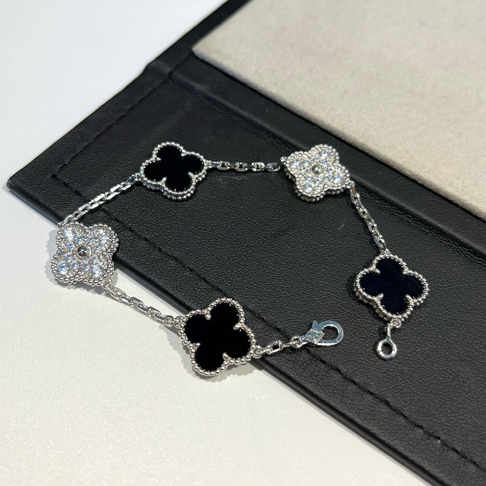 VCA CLOVER 5 MOTIF ONYXS BRACELET COLLECTION