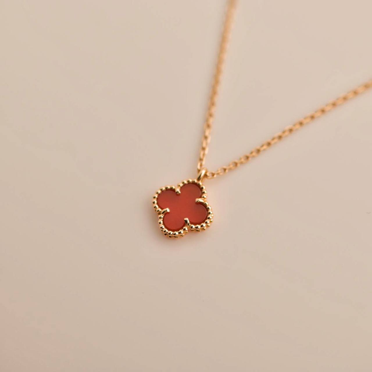 VCA CLOVER MINI 9.5MM WHITE CARNELIANS NECKLACE