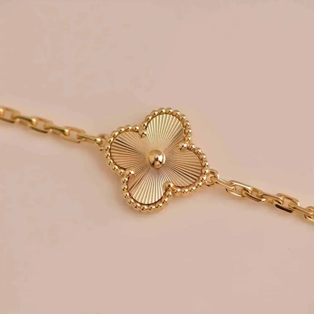 VCA CLOVER 5 MOTIF LASER BRACELET COLLECTION