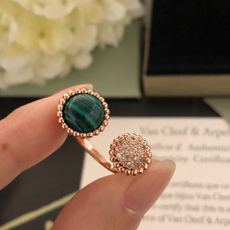 VCA PERLEE COULEURS DIAMOND ROSE GOLD BETWEEN THE FINGER RING