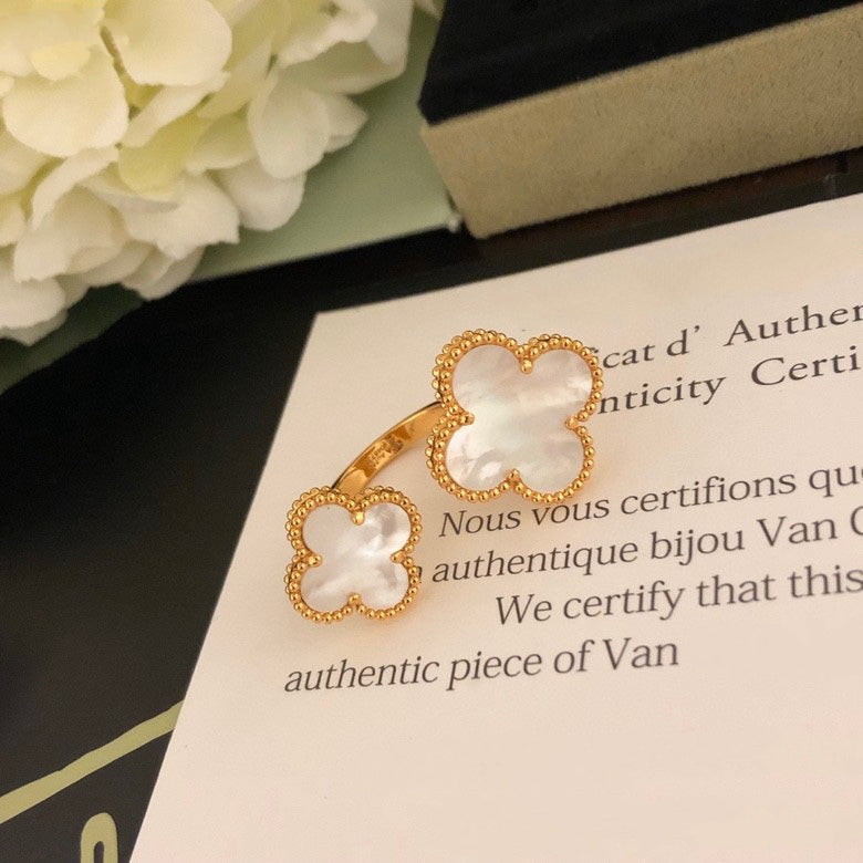 VCA CLOVER BETWEEN THE FINGER RING